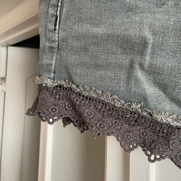 FP lace trim shorts - Picture 3 of 4